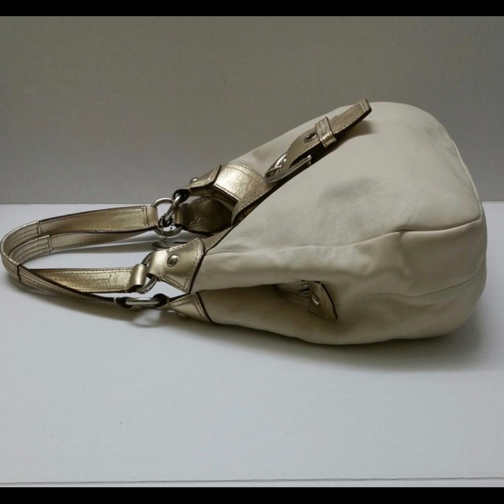 Coach
Soho Lynn Cream Leather Shoulder Bag - Picture 3 of 10